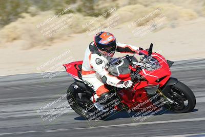 media/Dec-01-2025-Moto Forza (Mon) [[2daa91e15f]]/3-Beginner Group/Session 4 Turn 9/